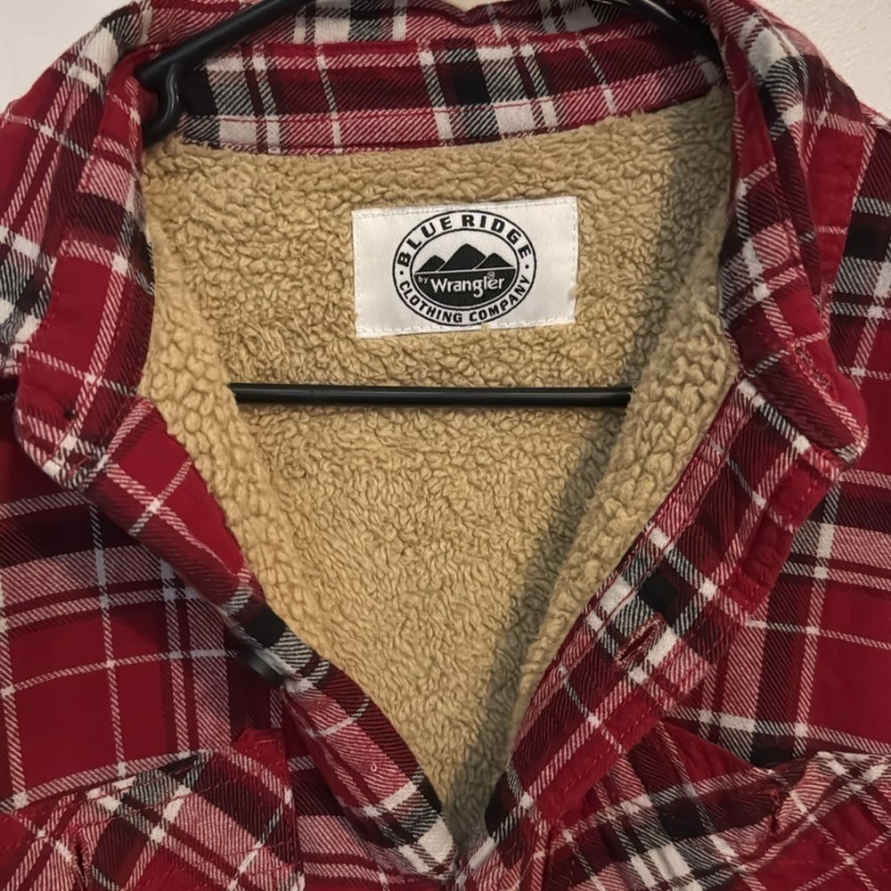 Wrangler Sherpa linked button up - Picture 2 of 3